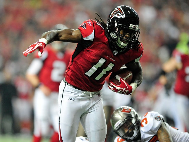 Julio Jones scores a touchdown 