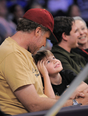 017-lakers--ferrell.gif 