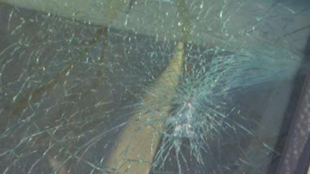 broken-windshield-0103.jpg 