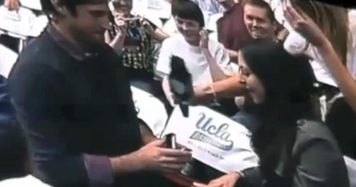 Watch Basketball Marriage Proposal Gets Rejected Cbs News