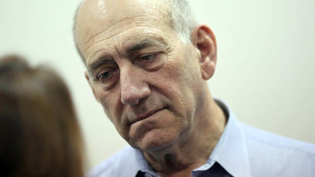 Former Israeli Prime Minister Ehud Olmert arrives for the beginning of his corruption trial at Jerusalem District Court May 31, 2011, in Jerusalem. 