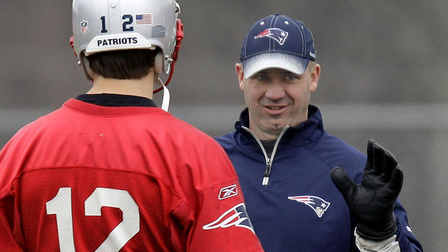 Bill O'Brien talks with New England Patriots quarterback Tom Brady 