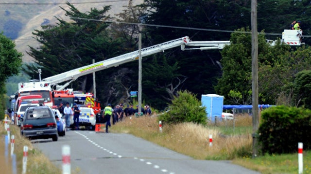 120106-balloon_crash-New_Zealand-AP1201070537.jpg 