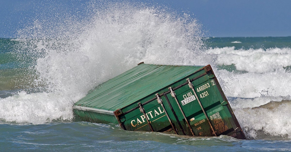 Cargo ship wrecked off New Zealand