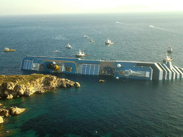 costa-concordia-luxury-cruise-ship-crash-in-italy-3.jpg 