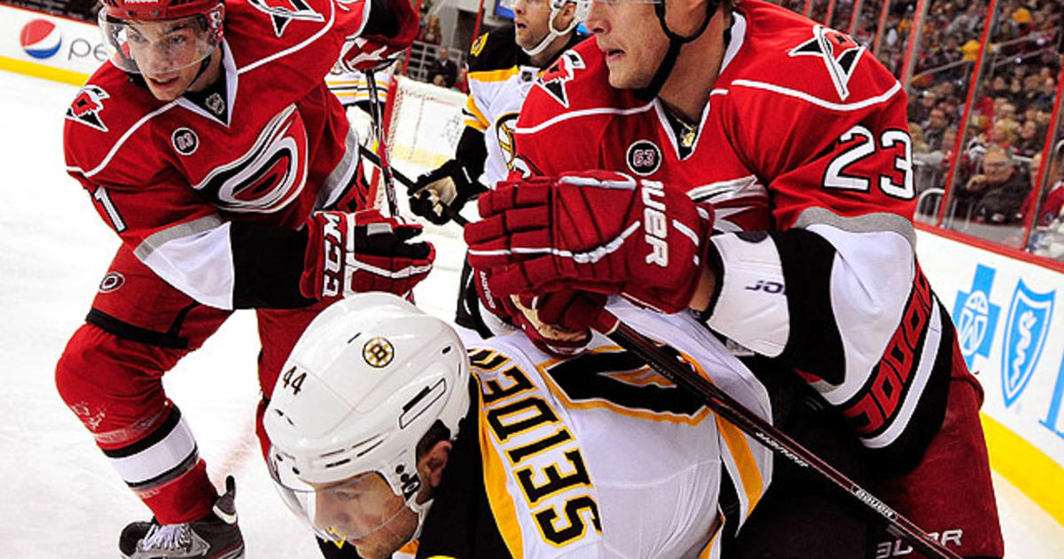 Bruins score comeback victory over Canucks, 3-2 – Boston Herald