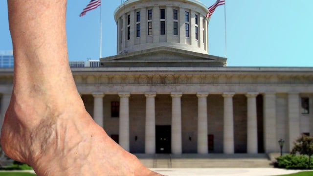 Ohio-Statehouse-with-a-pair-of-bare.jpg 