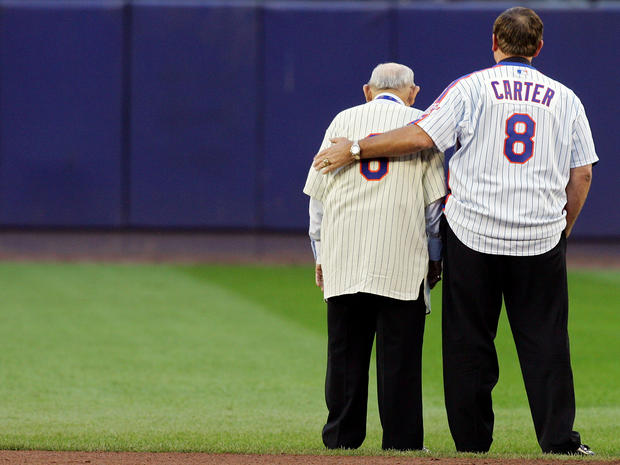 Yogi Berra and former Mets catcher Gary Carter 