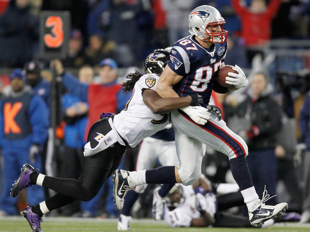 Dannell Ellerbe  tries to stop Rob Gronkowski  