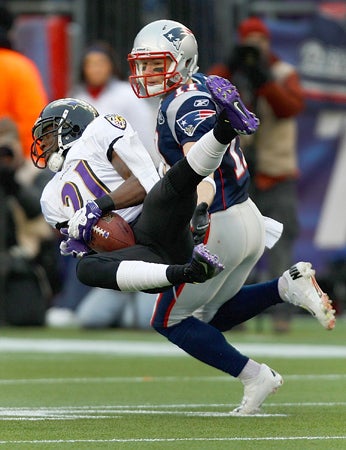 Lardarius Webb intercepts a pass i 