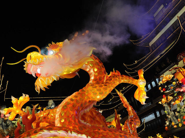 Fireworks, dragons usher in Chinese New Year Parade in SF