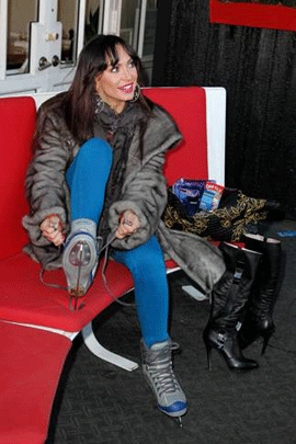 017-karina--skates.gif 