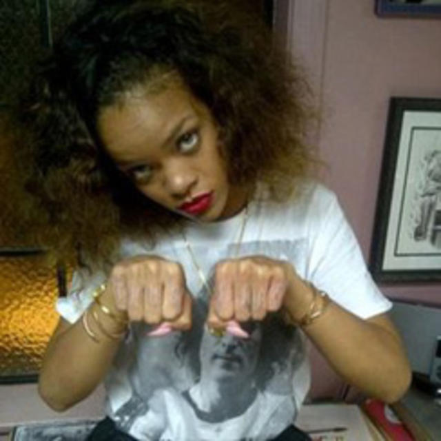 Rihanna shows off new 