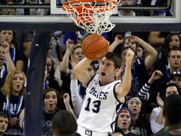 Preston Medlin makes a dunk against Hawaii  