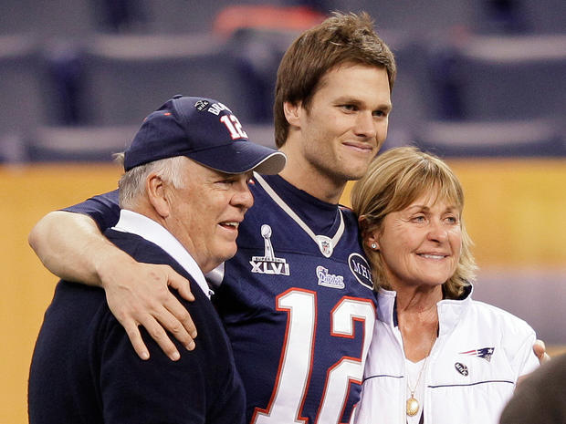 Tom Brady poses for a photo with his parents 