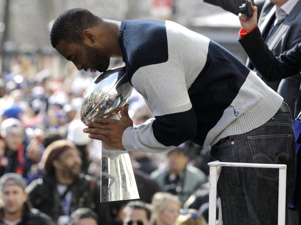 Justin Tuck does his signature celebratory bow  