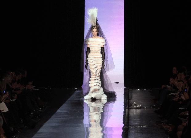 010-mowhawk--runway.gif 
