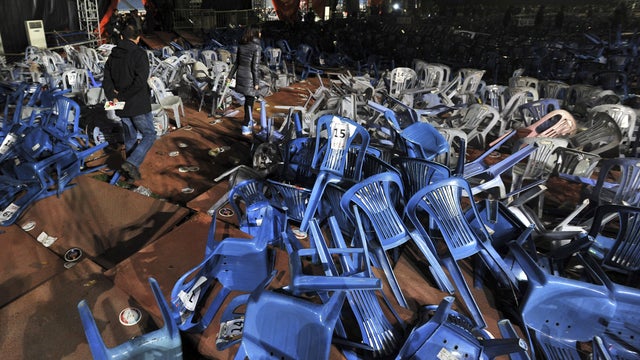 China_collapse_AP120218110977.jpg 