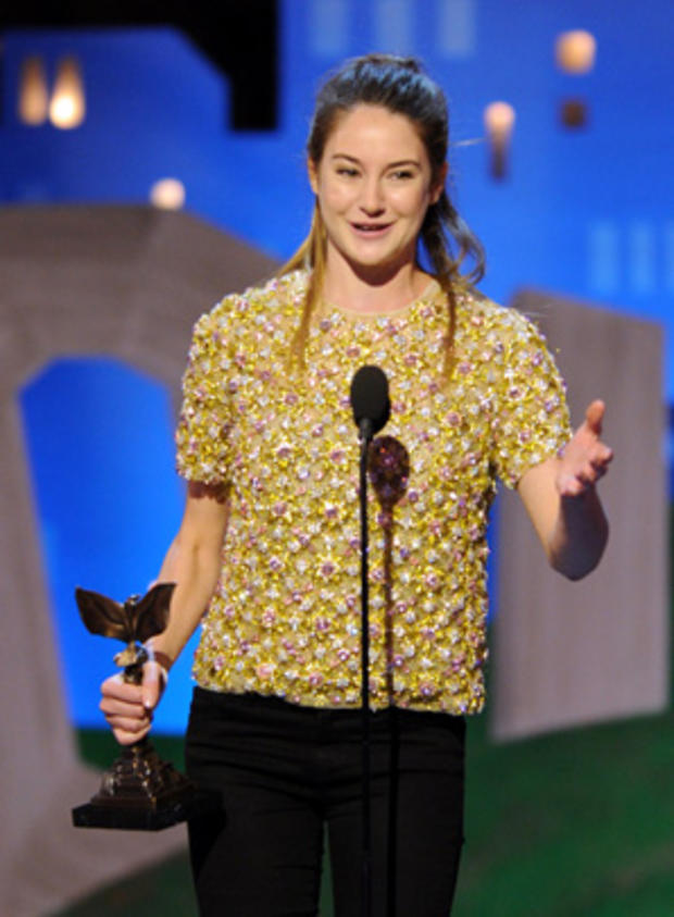 Shailene Woodley accepts the best supporting female award for "The Descendants" onstage at the Independent Spirit Awards 