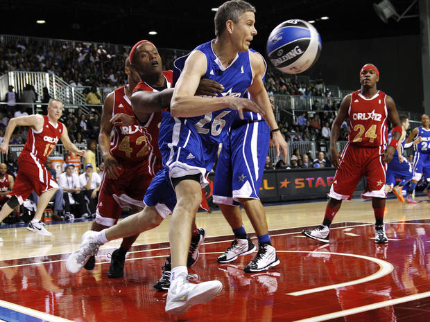 Arne Duncan  loses control of the ball  