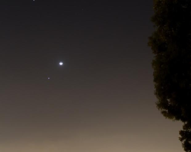Triple conjunction (Jupiter, venus and the moon) over Los Angeles  