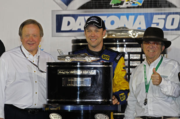 Matt Kenseth wins the NASCAR Daytona 500 auto race 