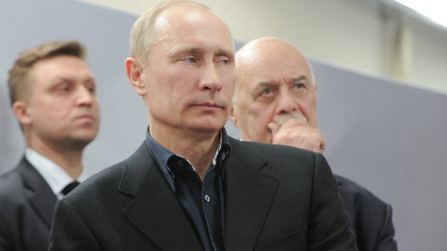 Vladimir Putin visits his campaign staff  