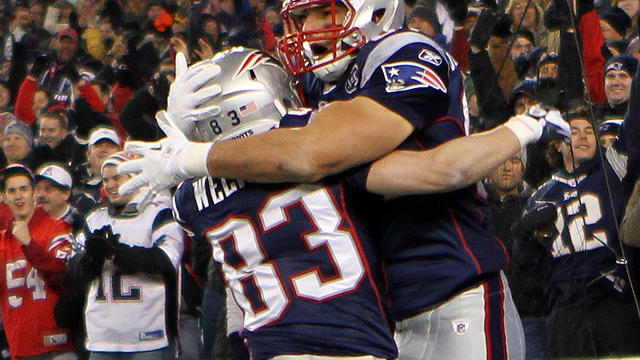 wes-welker-rob-gronkowski.jpg 