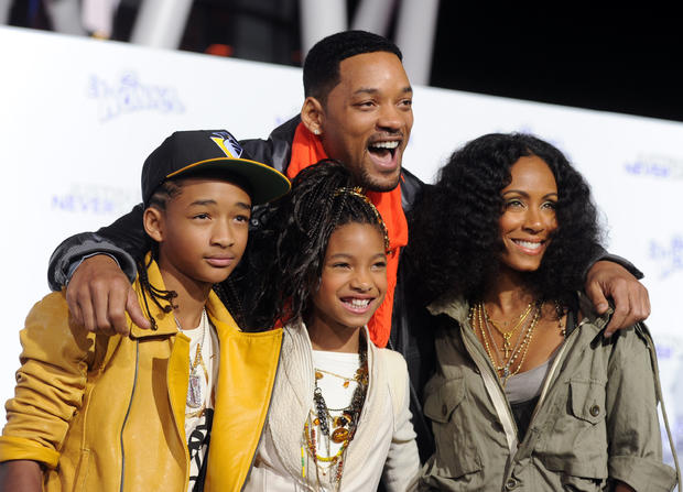 kevin-winter-actor-jaden-smith-singer-willow-smith-actors-will-smith-and-jada-pinkett-smith-arrive-at-the-premiere.jpg 