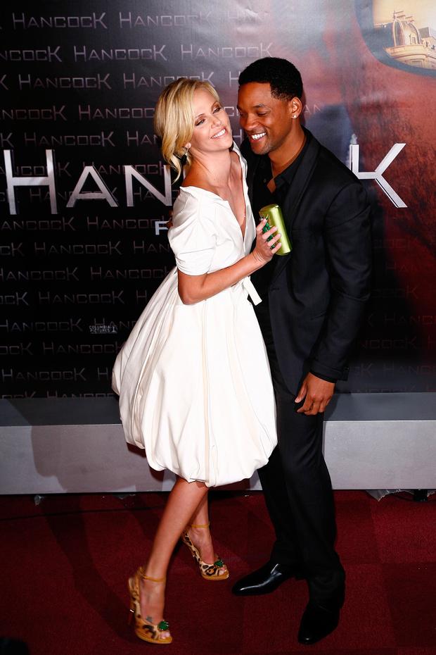 julien-m-hekimian-charlize-theron-and-will-smith-attend-the-movie-premiere.jpg 