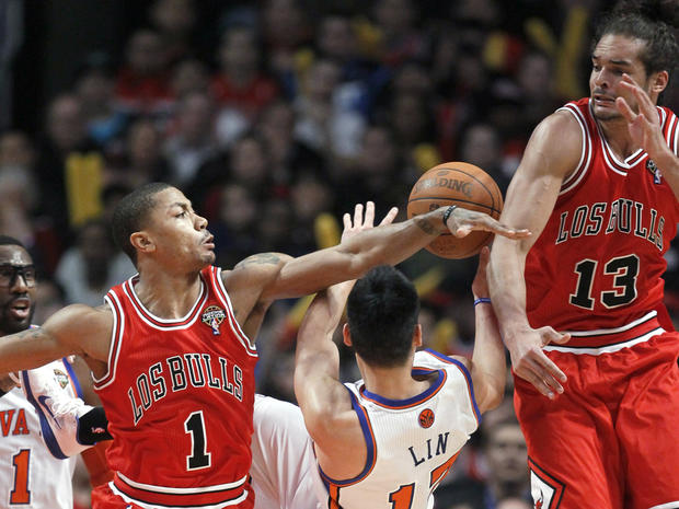 Derrick Rose and Joakim Noah block the shot of New York Knicks guard Jeremy Lin 