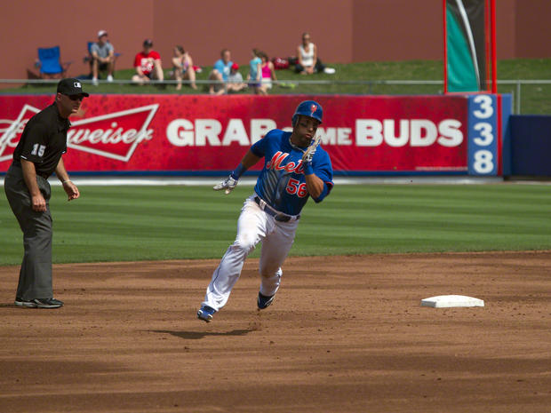 Andres Torres rounds second base 