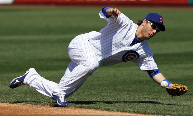 Chicago Cubs first baseman Anthony Rizzo catches a ground out by San Francisco Giants' Pablo Sandoval  