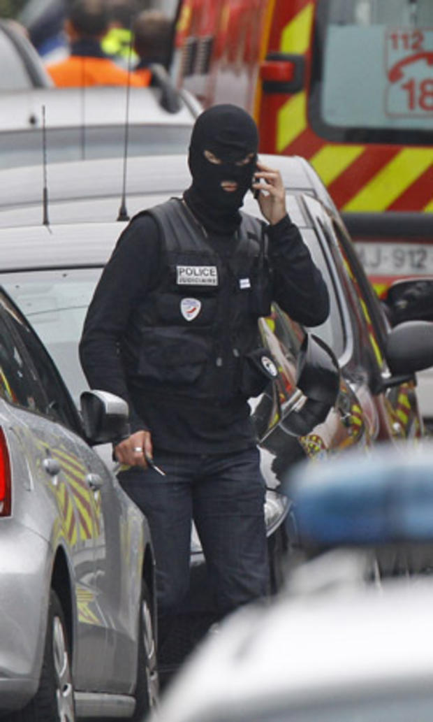 A police officer stands next to the building in Toulouse 