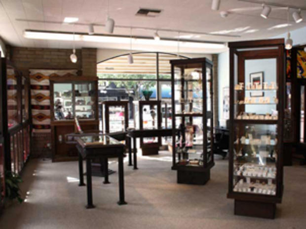 Shopping &amp; Style Cleaning, Deluna Jewelers 