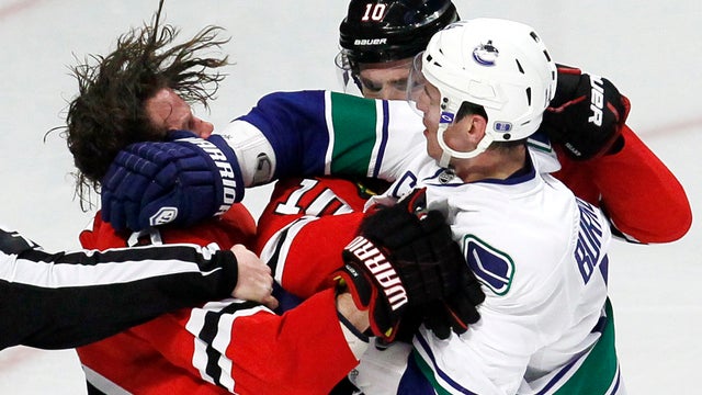  Alex Burrows hits Duncan Keith 
