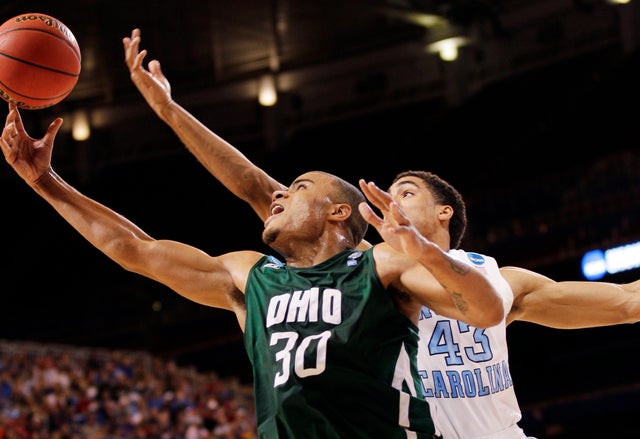 Reggie Keely shoots against James Michael McAdoo  