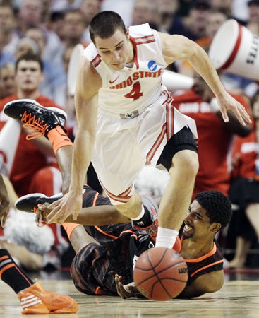 Aaron Craft escapes the defense of Cincinnati guard Jaquon Parker 