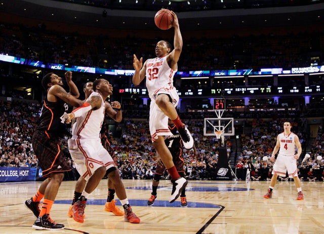 Lenzelle Smith, Jr.  drives as forward Deshaun Thomas screens Jaquon Parker 
