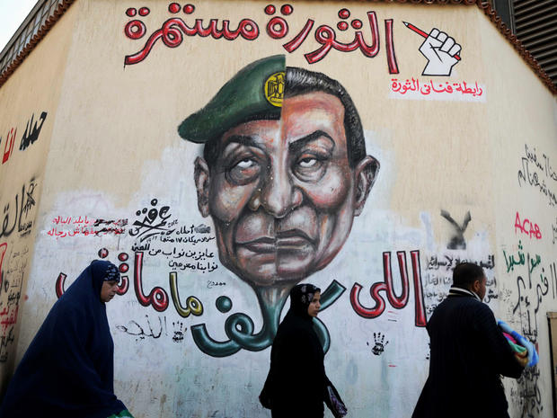 Mubarak and Tantawi's faces joined in Egyptian graffiti 