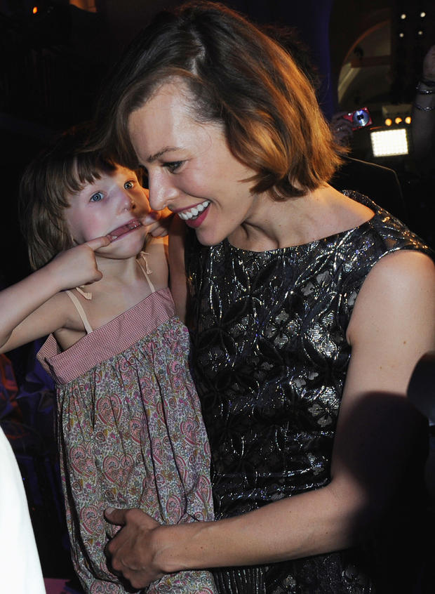 pascal-le-segretain-milla-jovovitch-and-her-daughter-ever-gabo.jpg 