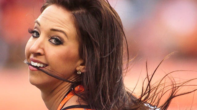 Bengals-Cheerleader-Sarah-Jones-13-Pic.jpg 