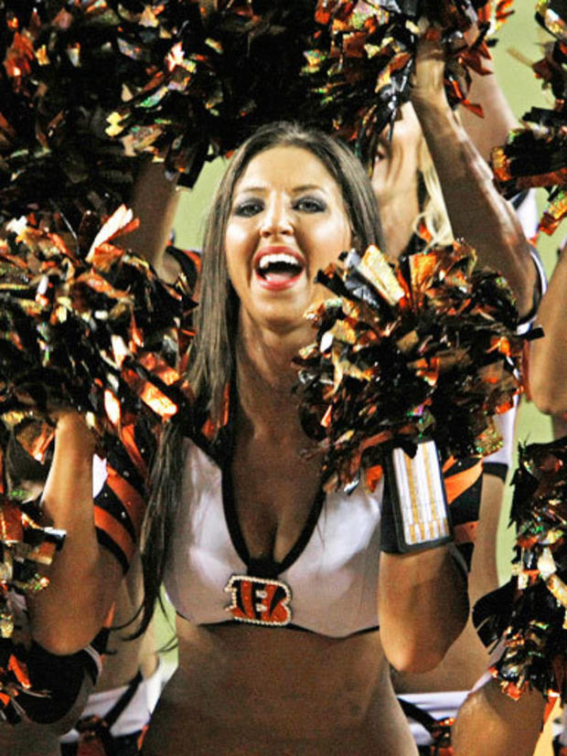Bengals-Cheerleader-Sarah-Jones-04-Pic.jpg 