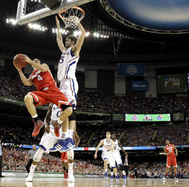 Jeff Withey tries to Aaron Craft 