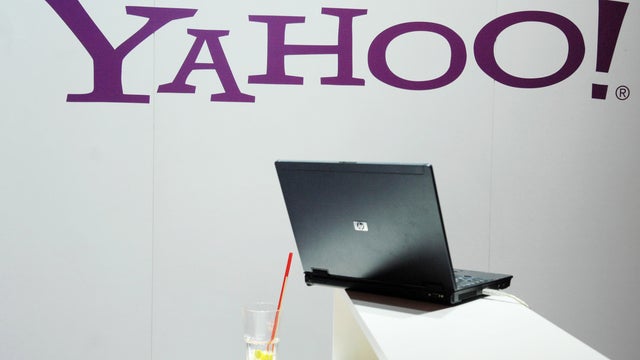 Yahoo-front-desk.jpg 