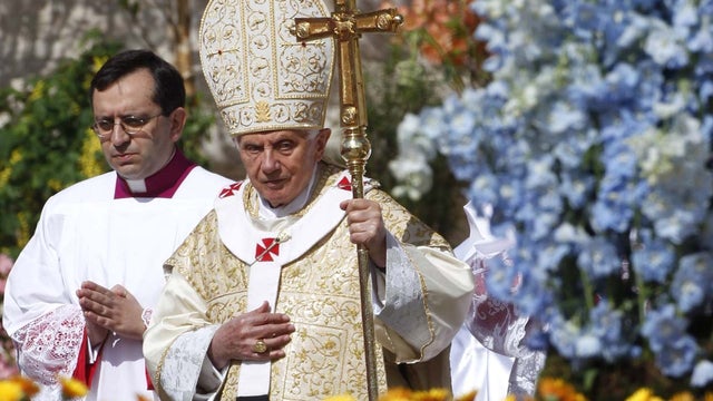 Pope_AP12040808177.jpg 