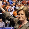 Pat Summitt steps down as Tennessee coach 