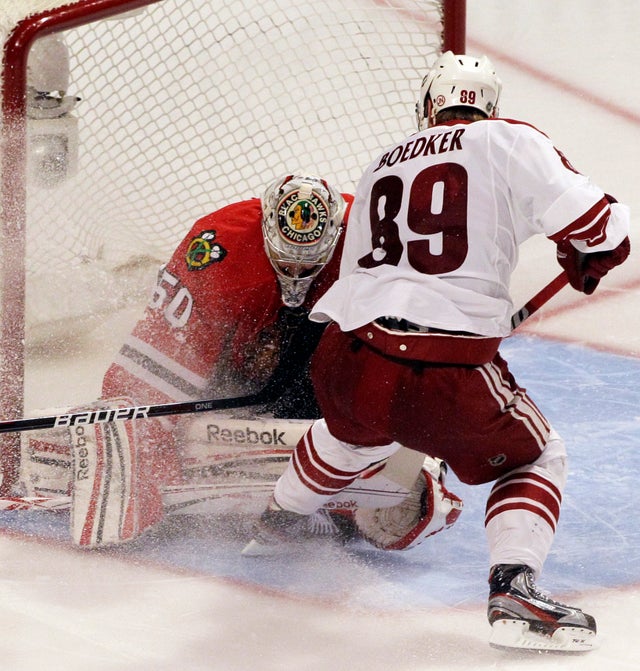 Mikkel Boedker scores the game-winning goal  