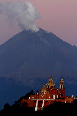 Volcano_AP120422037800.jpg 