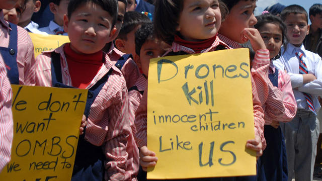 120502-Pakistani_children-bin_Laden-protest-143660204.jpg 